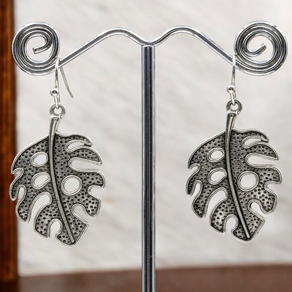 Antique Silver Monstera Leaf Earrings - Picture 4 of 4